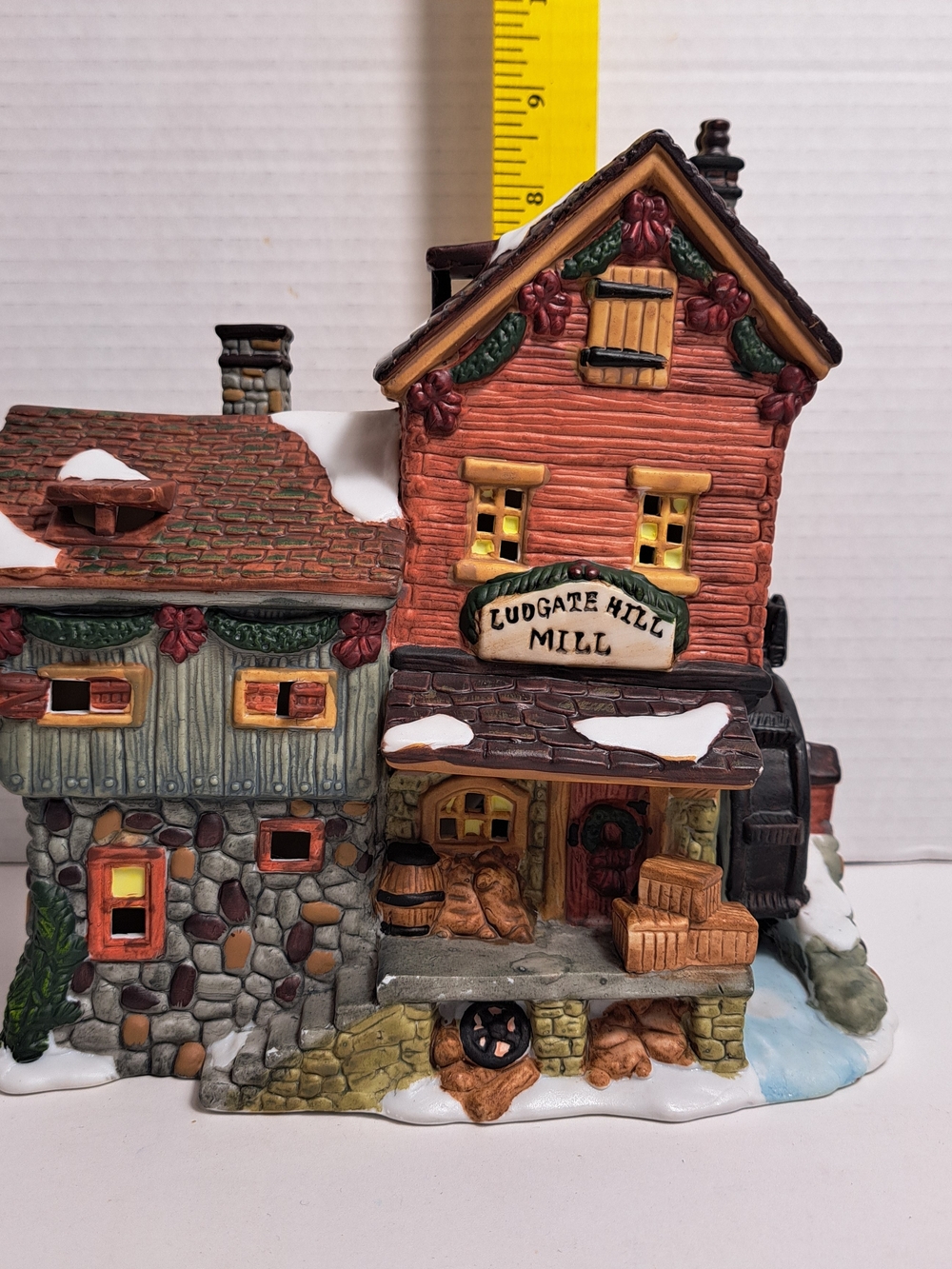 VTG Santa's Workbench Collection "Ludgate Hill Mill" Lighted Porcelain Building